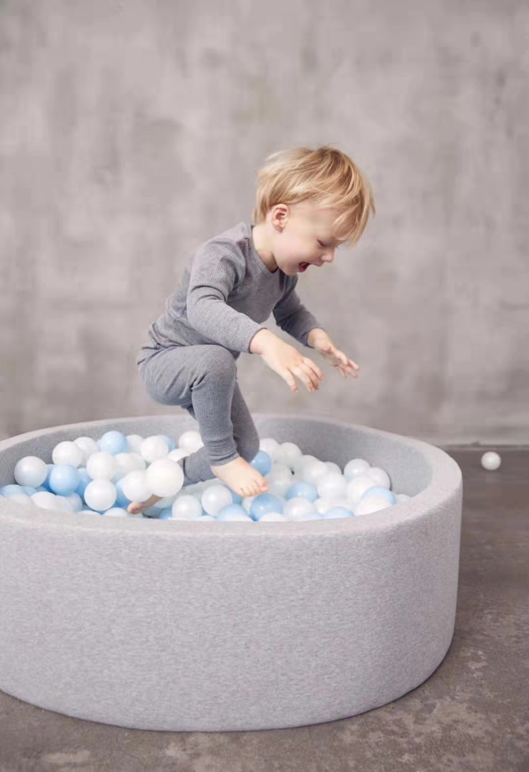 七彩海洋球软塑料孩子玩球